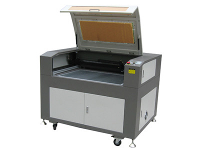 460 Laser-Schneidemaschine