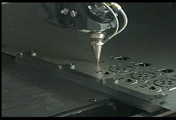 Kohlenstoffstahl-/Alumimum-Blatt-Laser-Schneidemaschinen CNC Laser-Holz-Schneider
